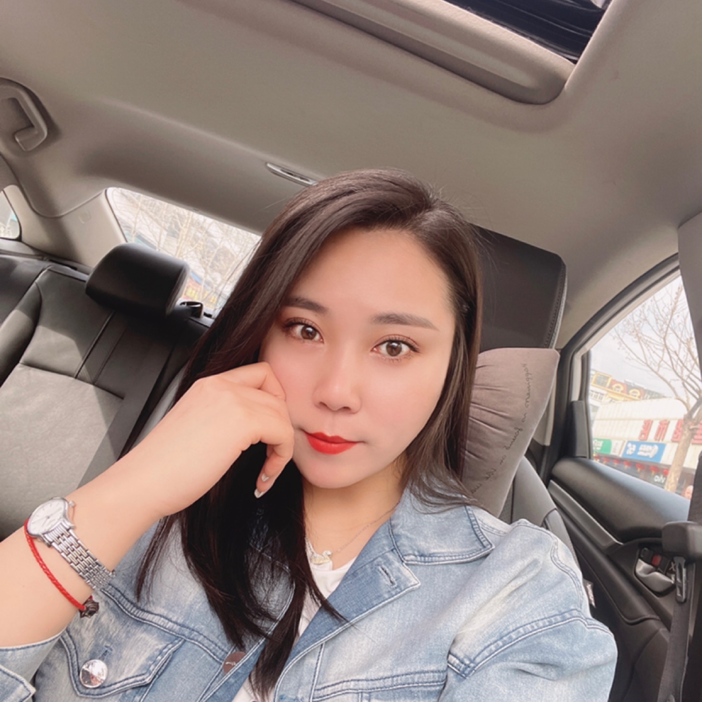 搖曳在風(fēng)中的小草