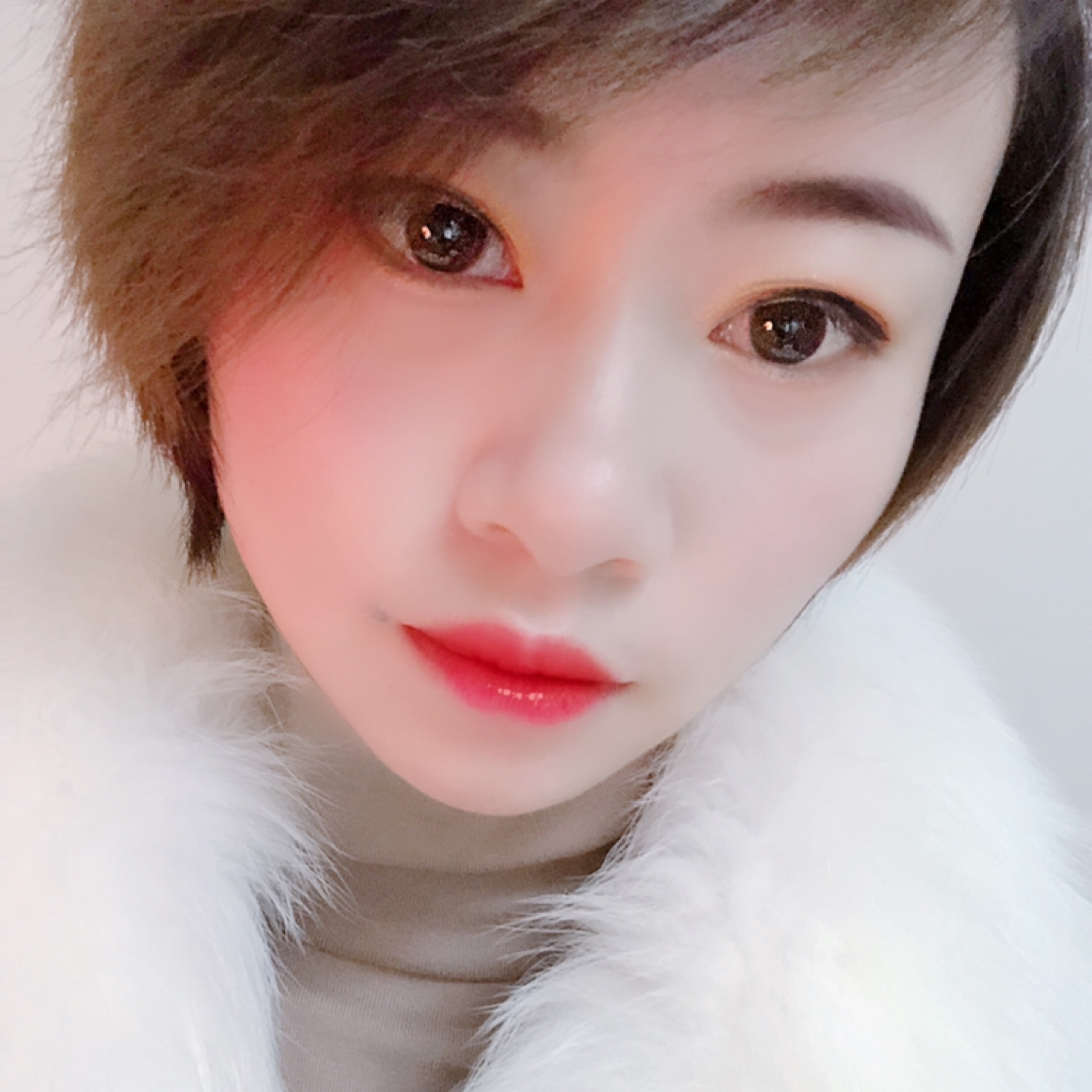 格格不入的微笑