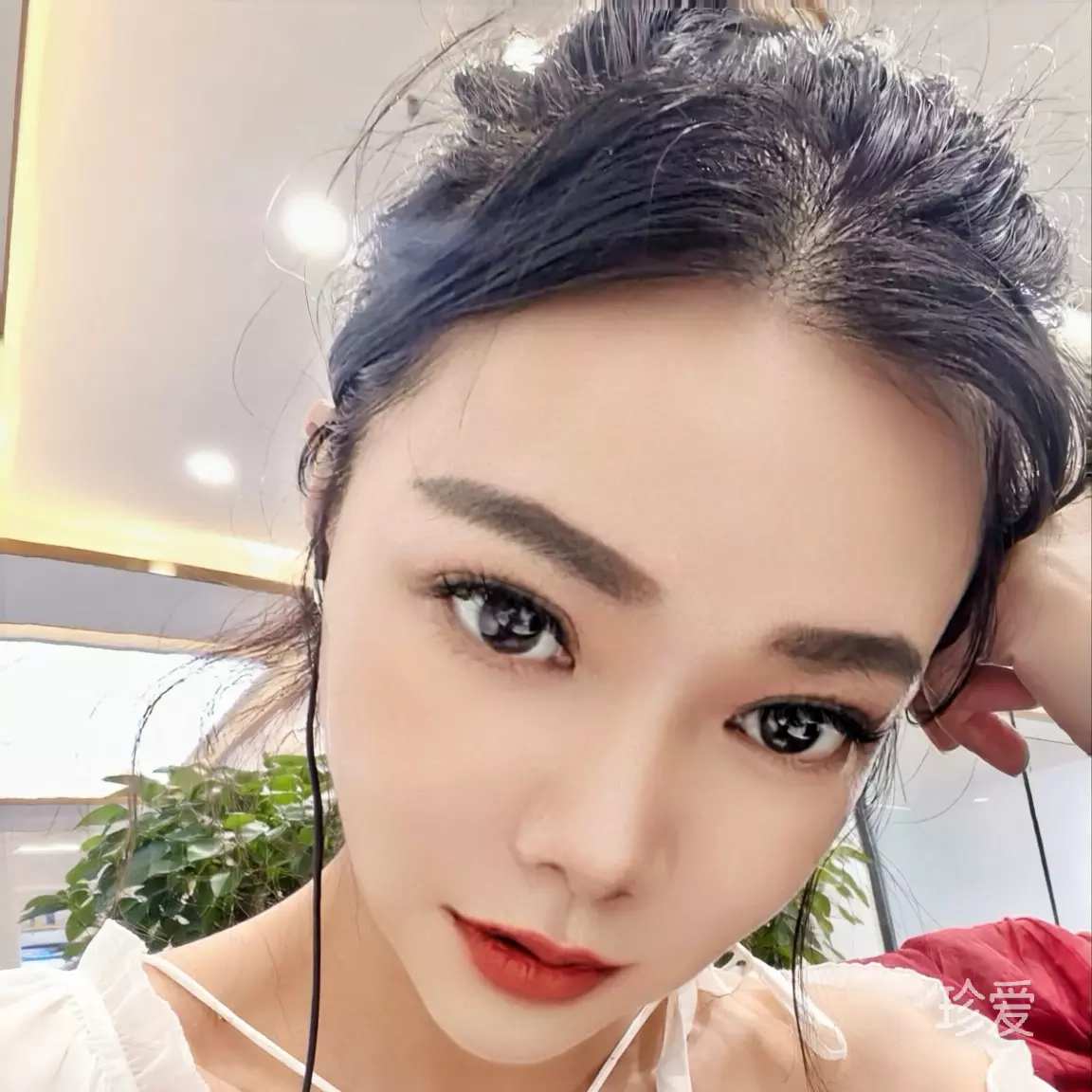 轻轻