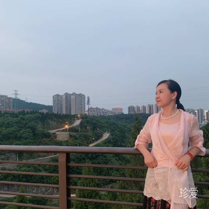 月是故鄉(xiāng)明