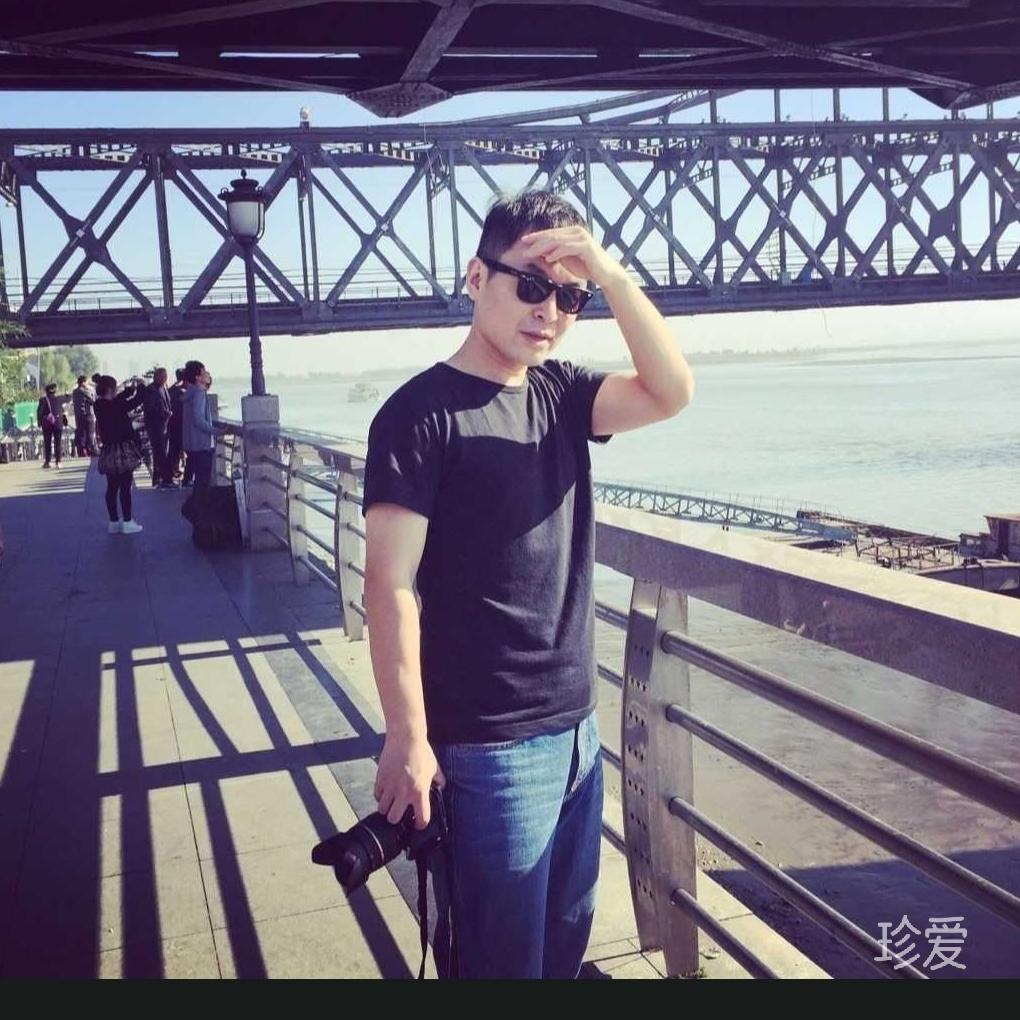 笑起來(lái)沒(méi)眼睛