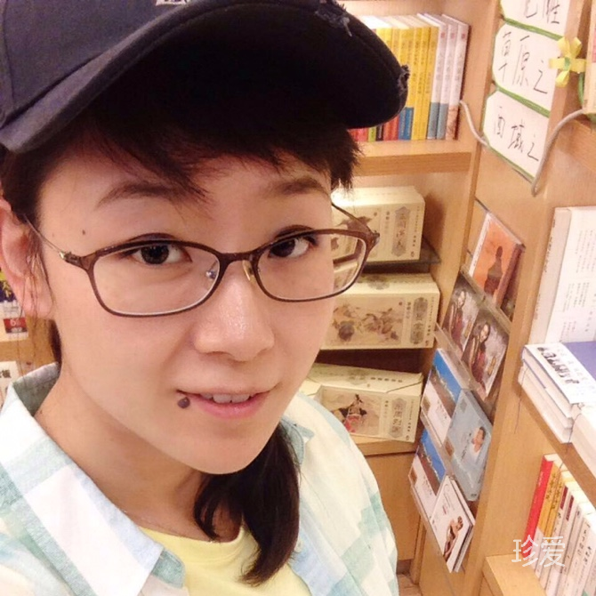 安安靜靜的小依依