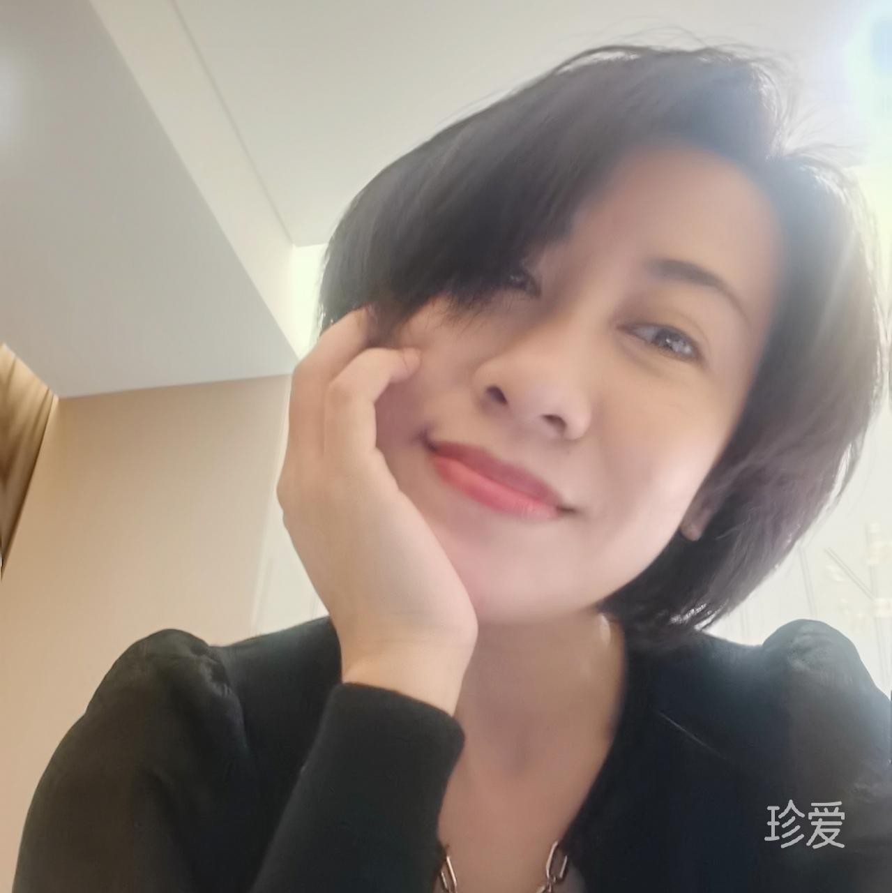 爱打网球的悦悦
