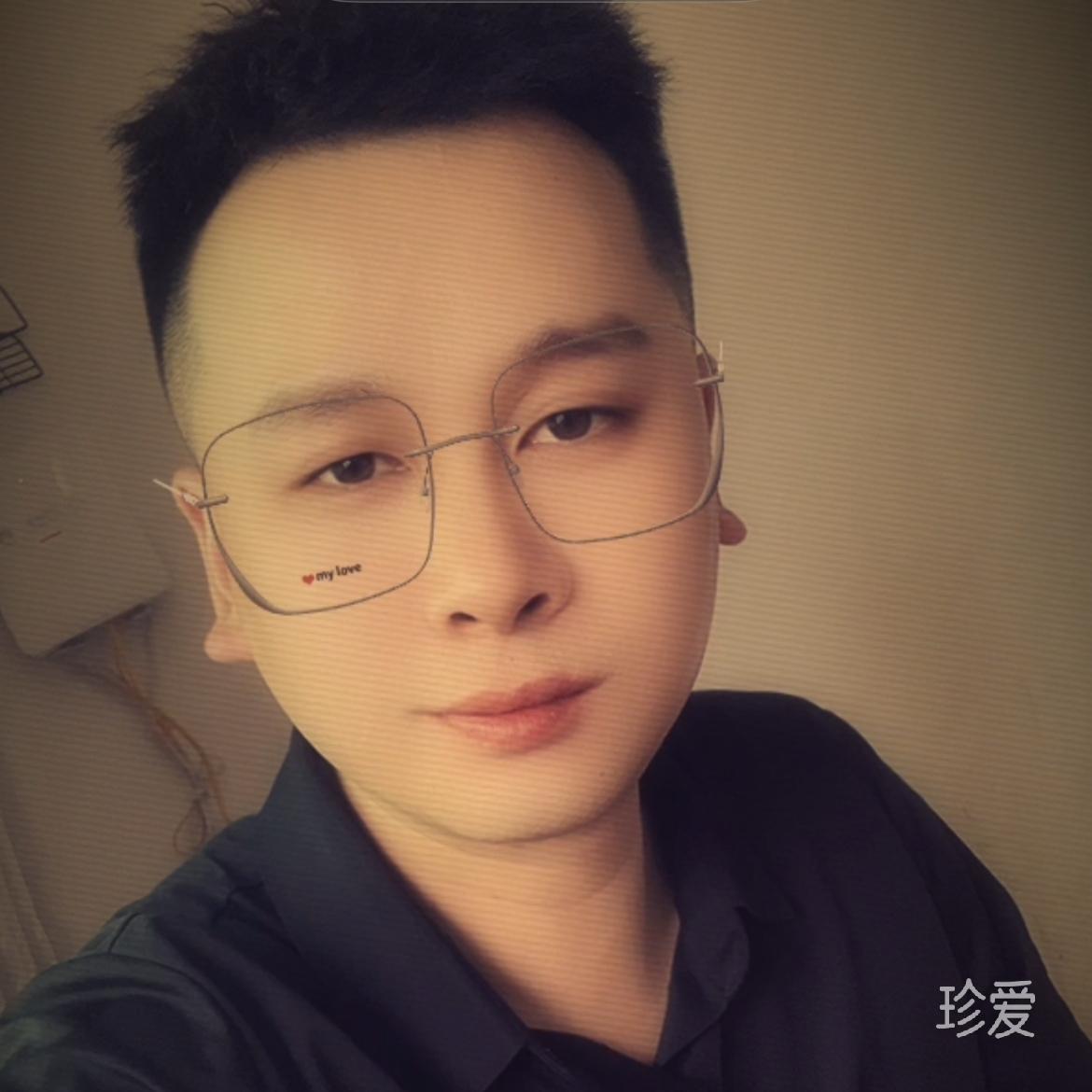 李某某
