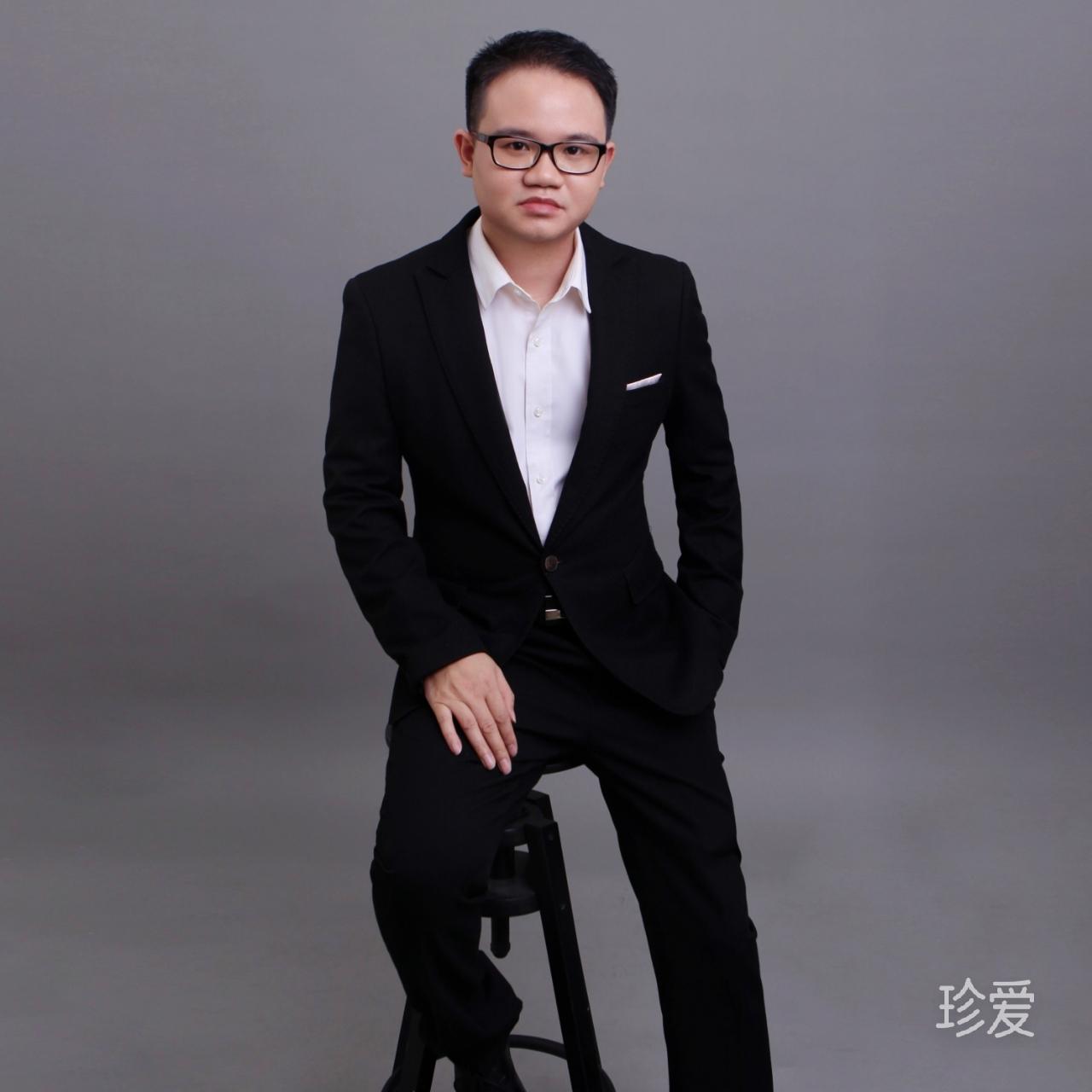 強(qiáng)忍的笑容背後