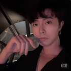 曦月下等待