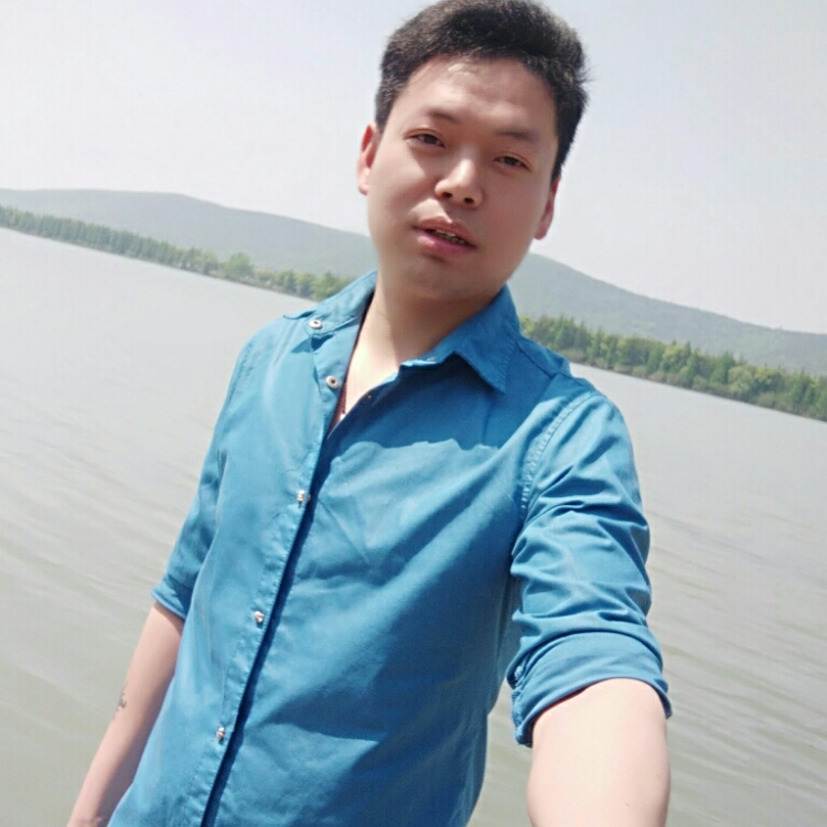 屋檐下的俩个人