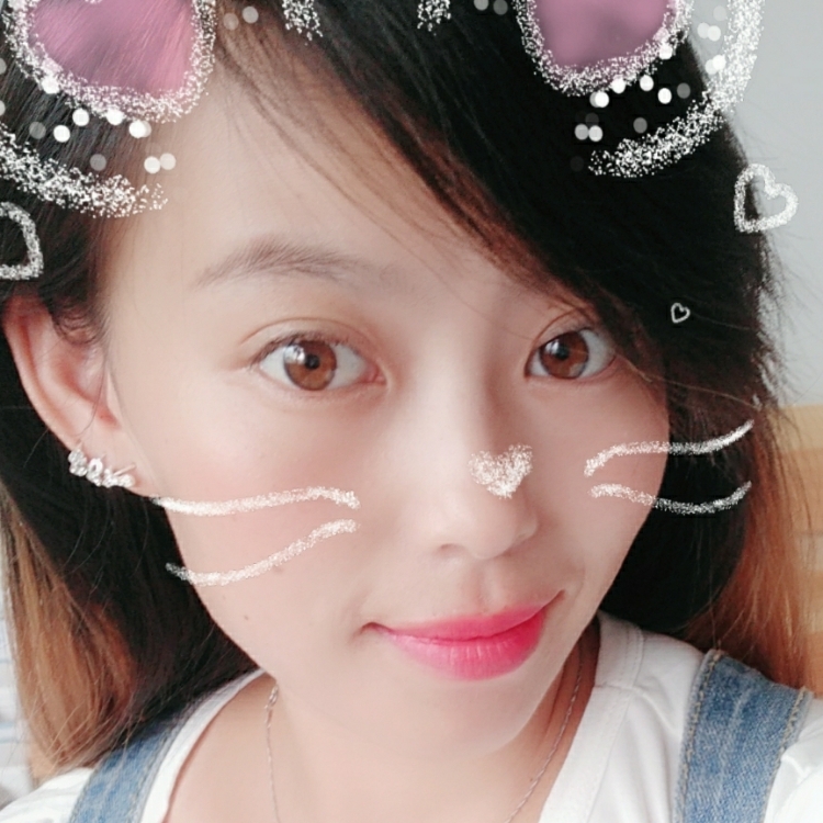 走在迷雾的小巷里