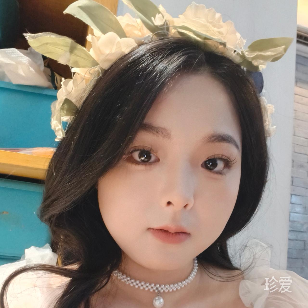 一個(gè)安靜的女孩