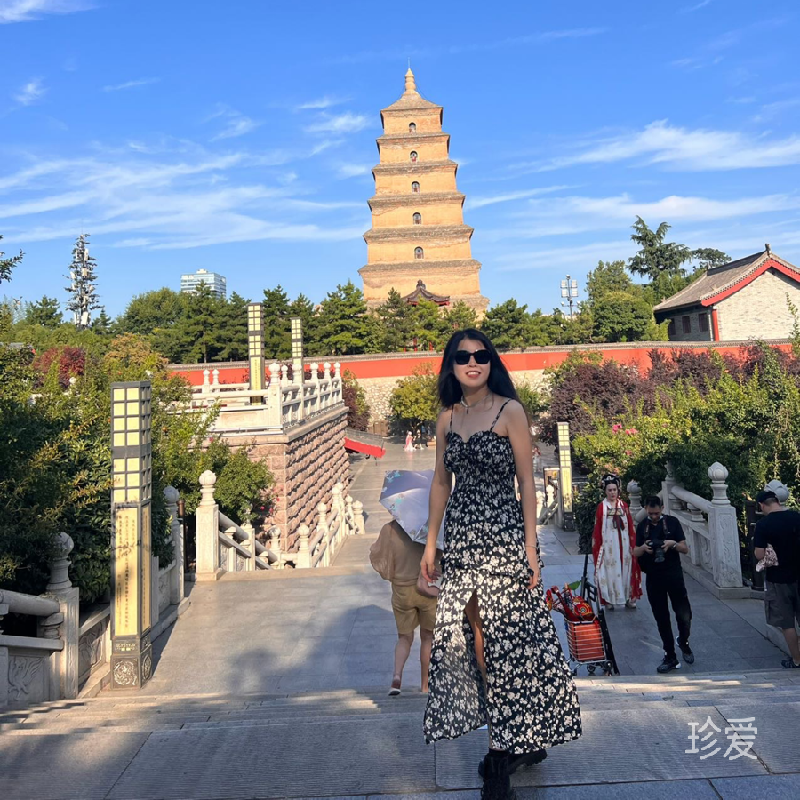 村里有个小芳姑娘