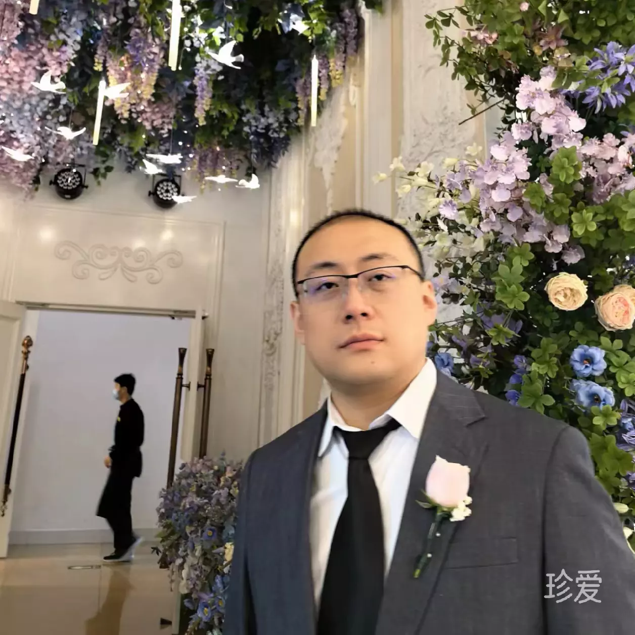 开心的小猪