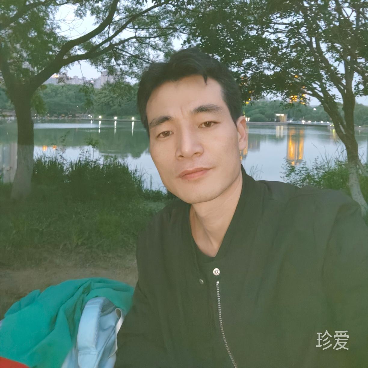 萧逸秋