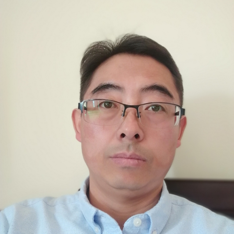 烟圈里弥漫着伤