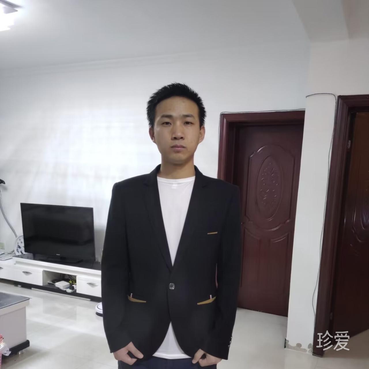 等待靠岸的船