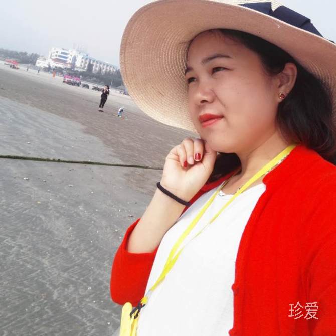 擱淺在沙灘的貝殼