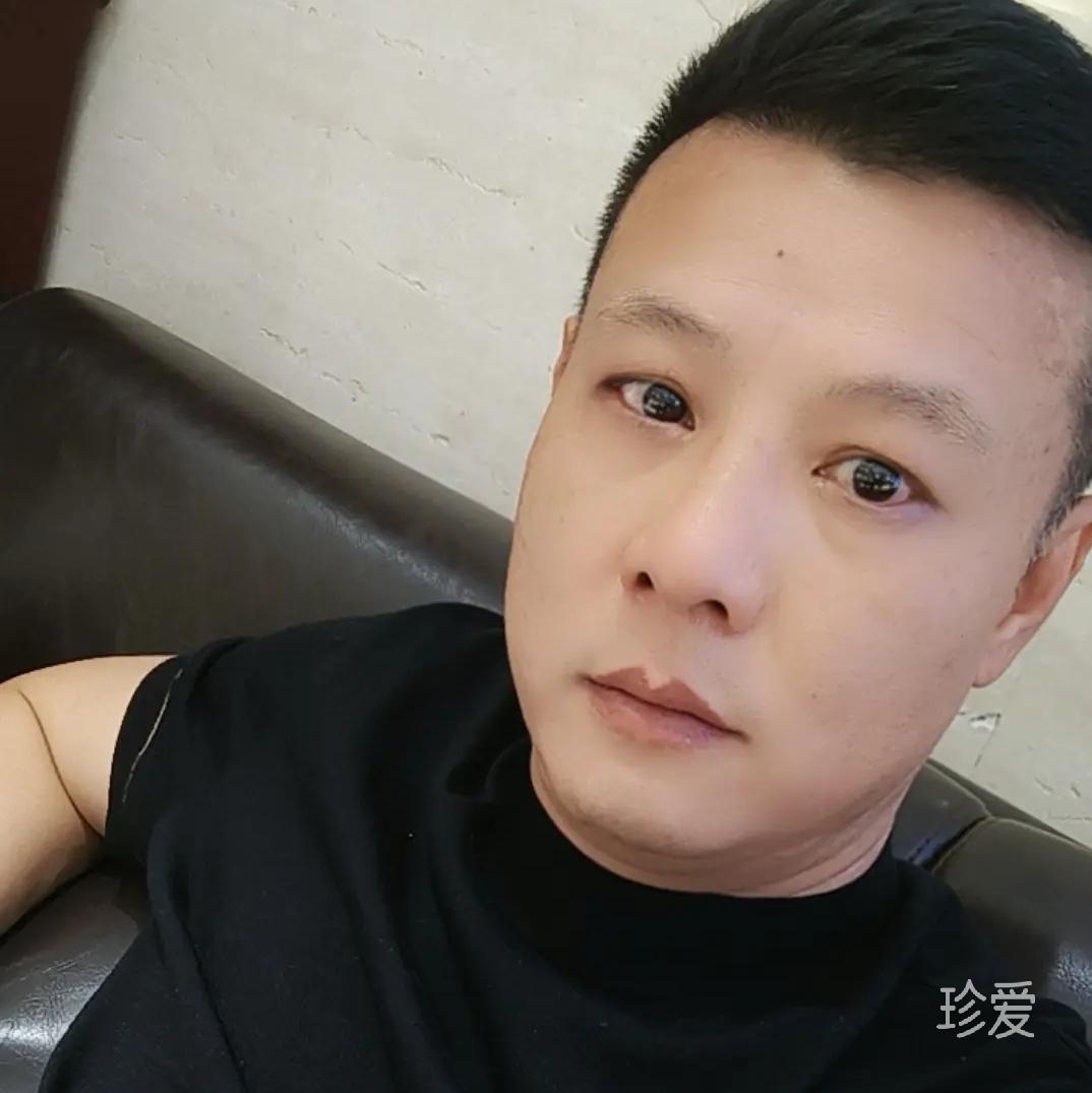 爱笑的男人