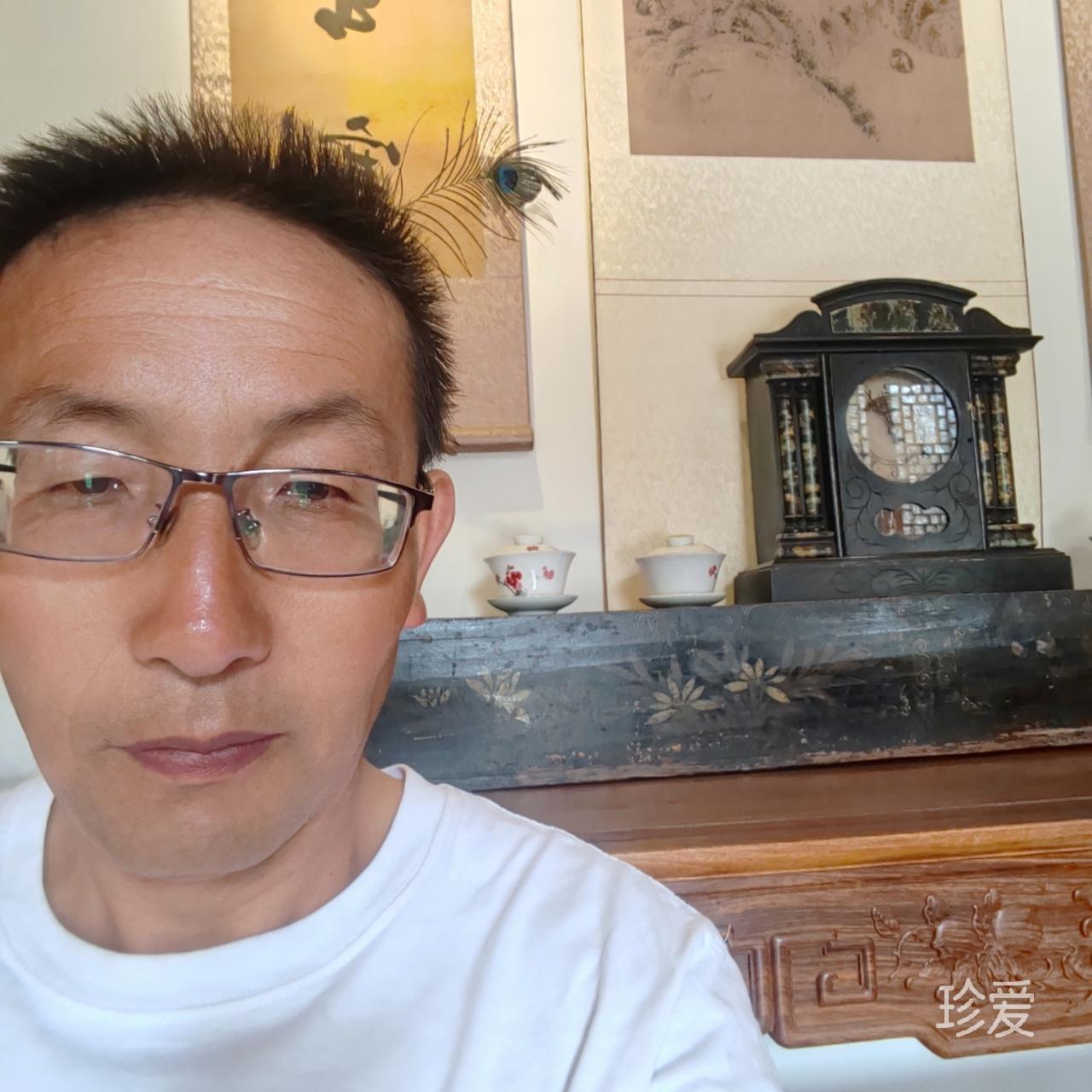 君孤身一人