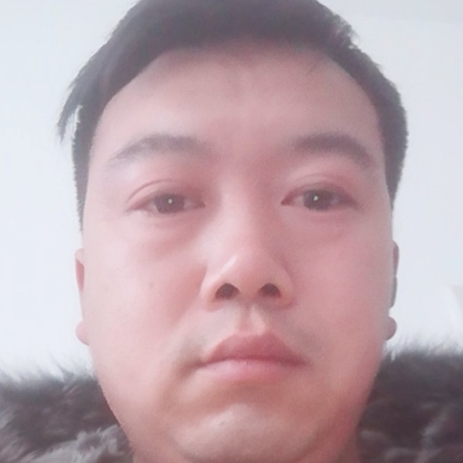 走在迷雾的小巷里