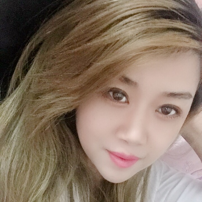 片片芳菲入水流