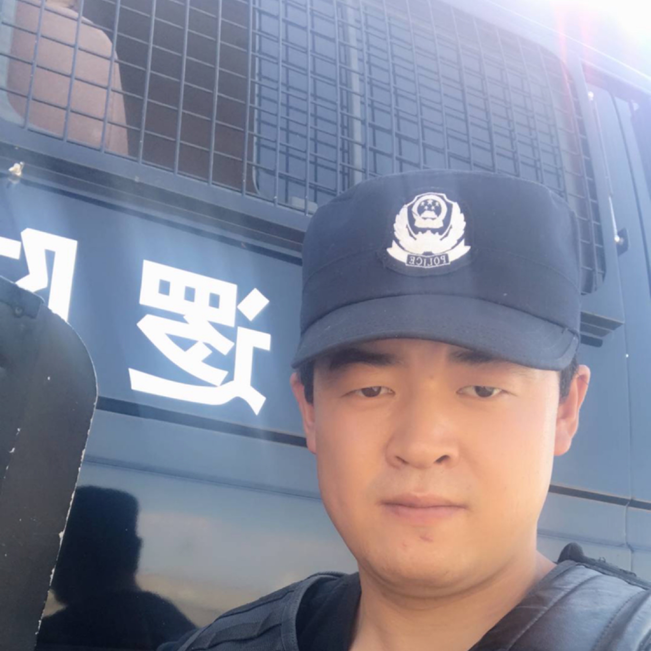 左手淡淡烟草香