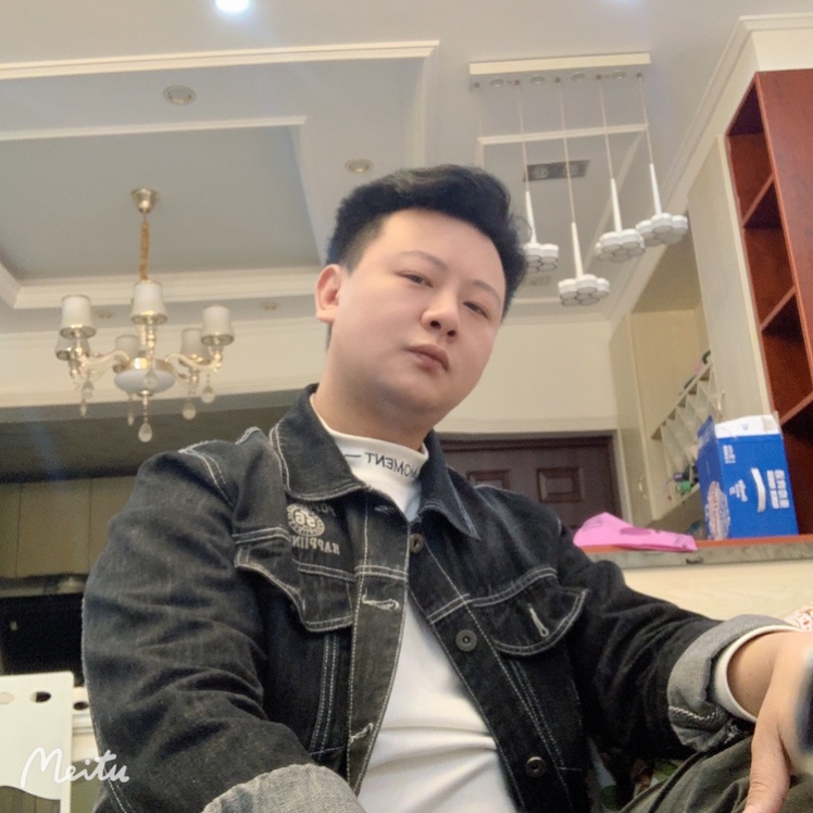 你看那遠(yuǎn)處的山