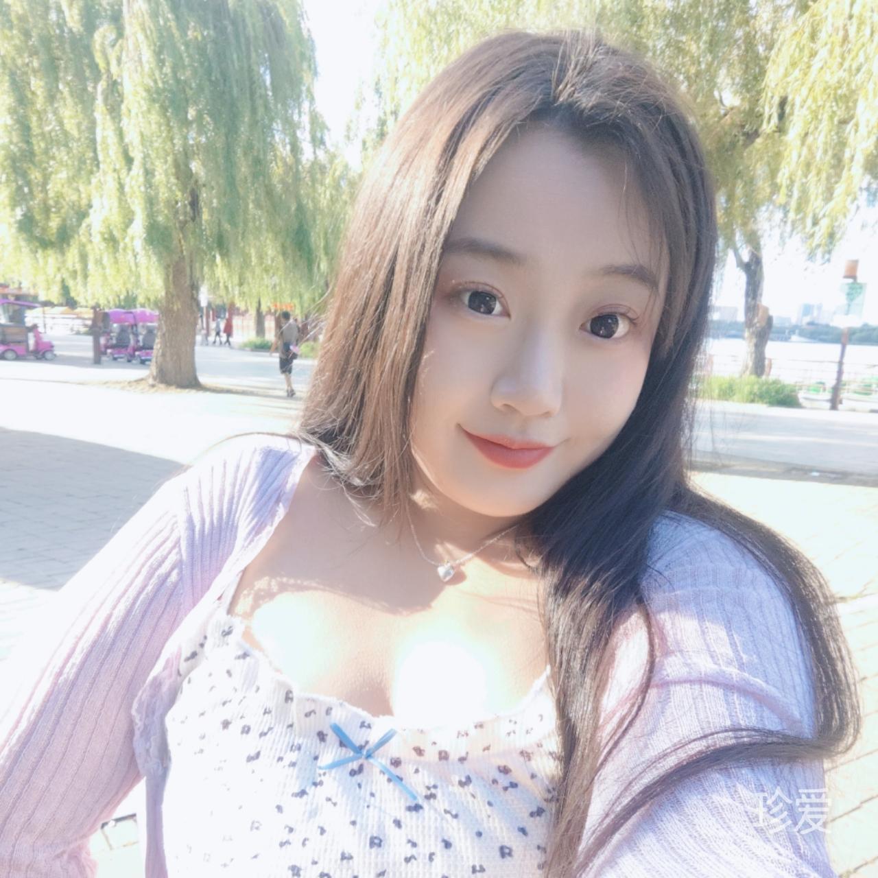 應該甜美的笑了