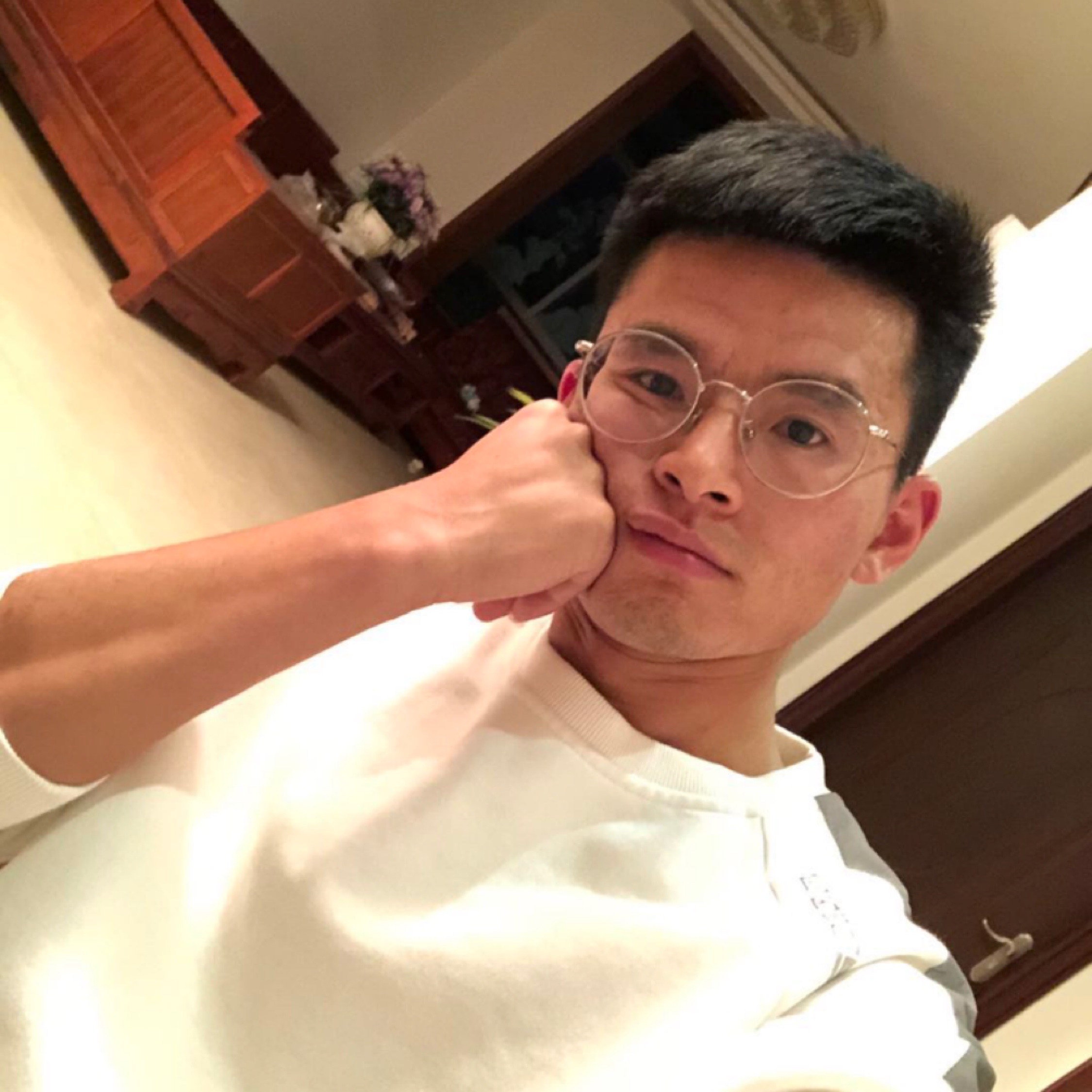 來我讀詩的窗前