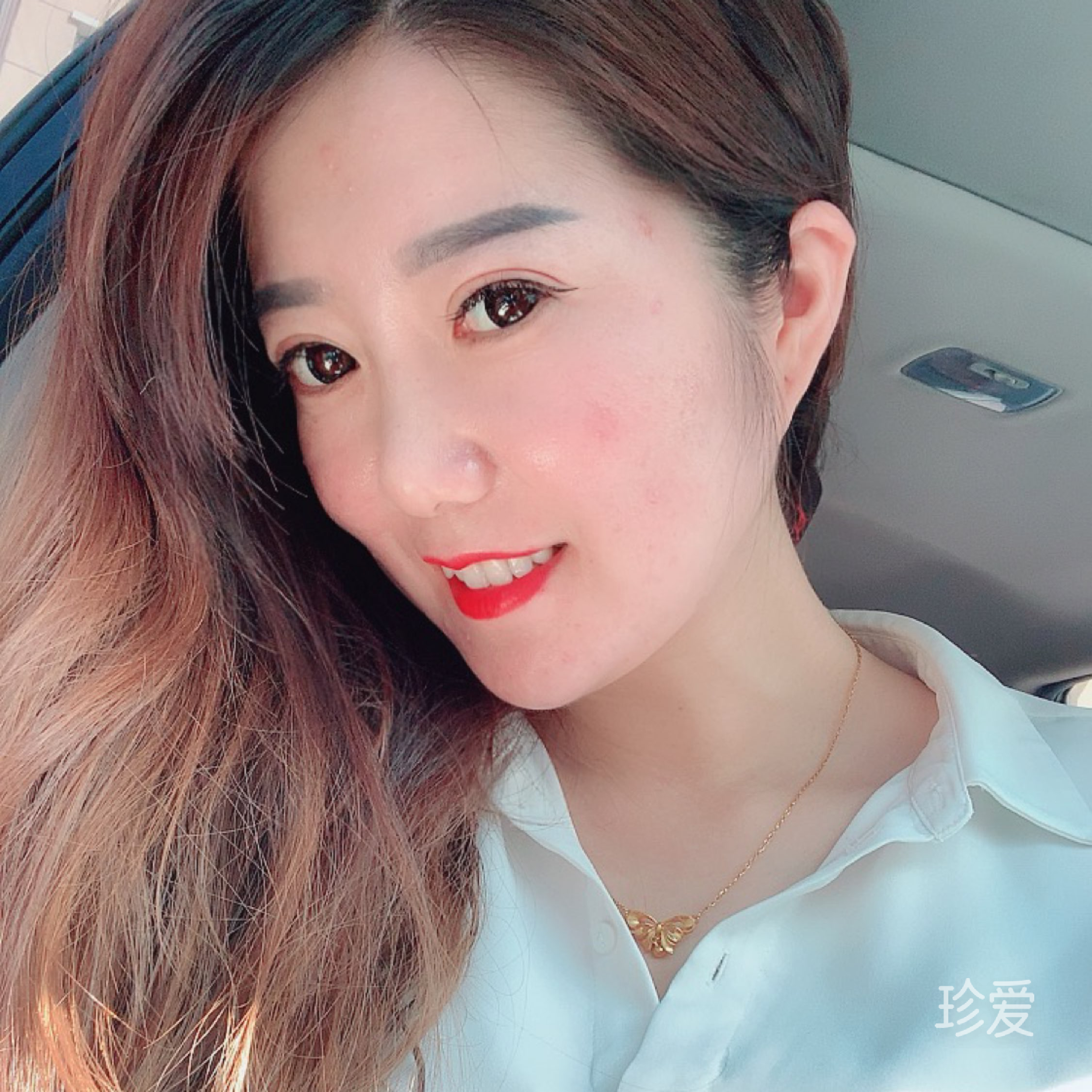 喝酸奶的兔子
