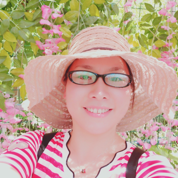 一個人獨(dú)走著