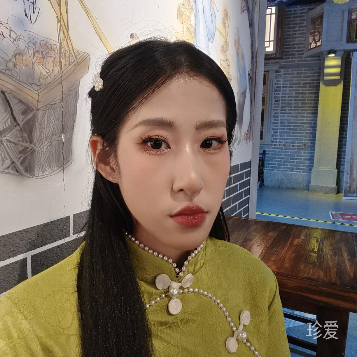 啃雞架的高級兔