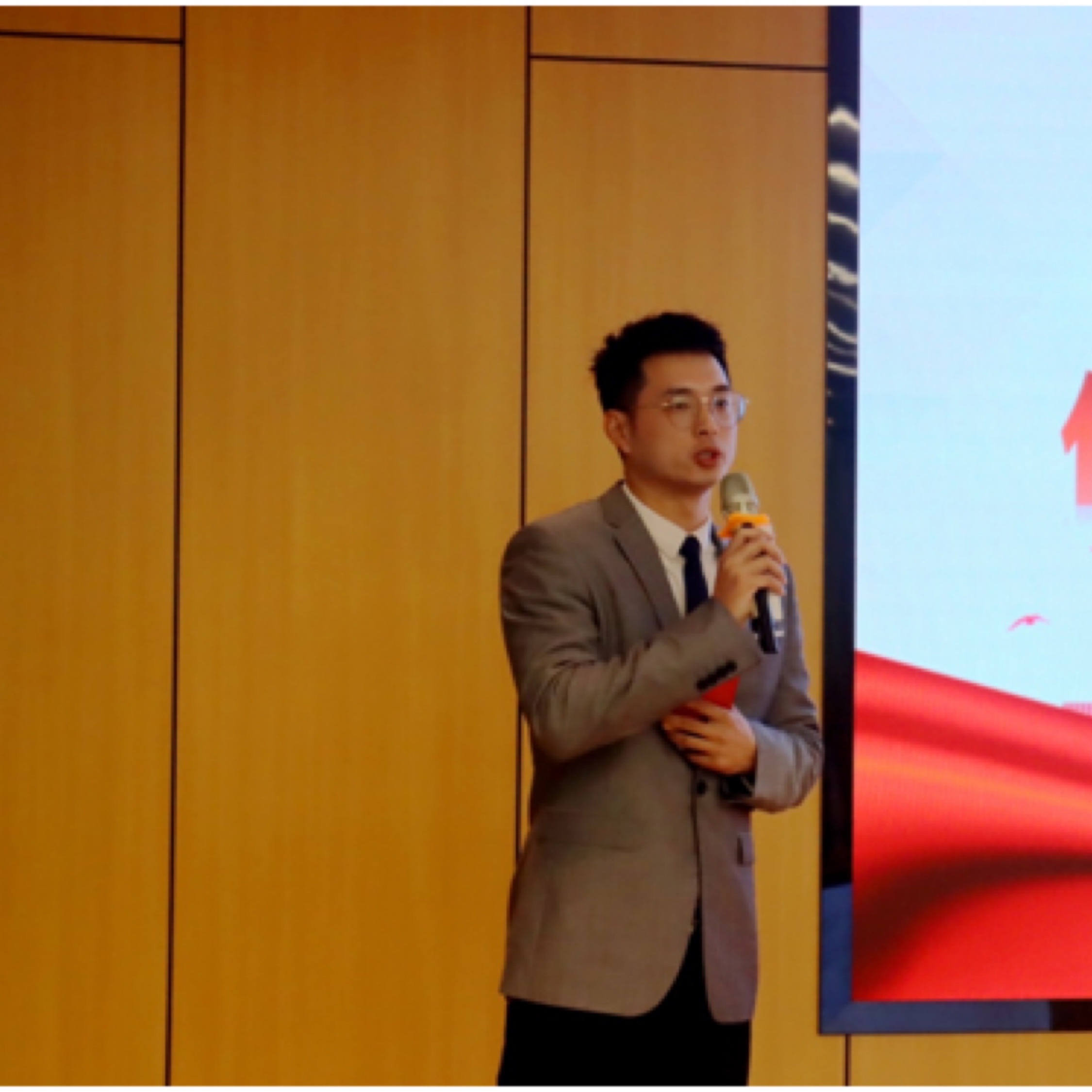 暴風(fēng)運(yùn)轉(zhuǎn)