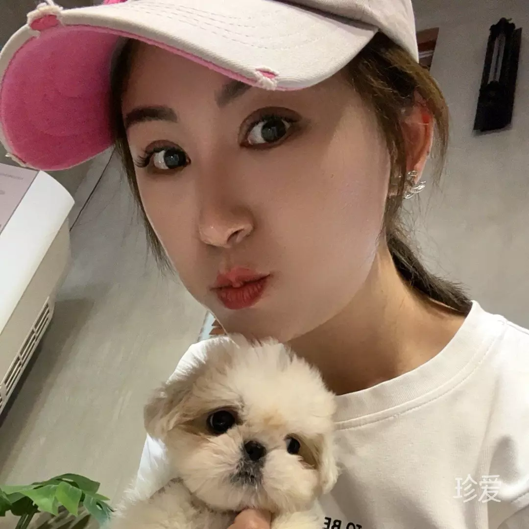 爱喝拿铁的小姐姐