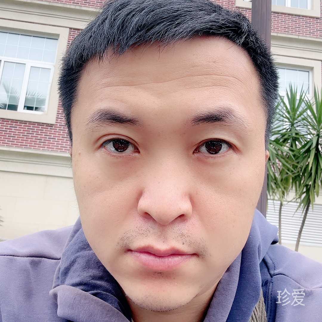 浇花的老兔子