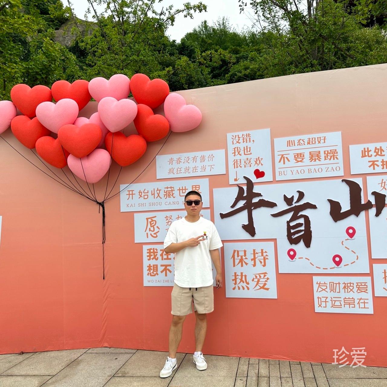 身形矫健气质郎