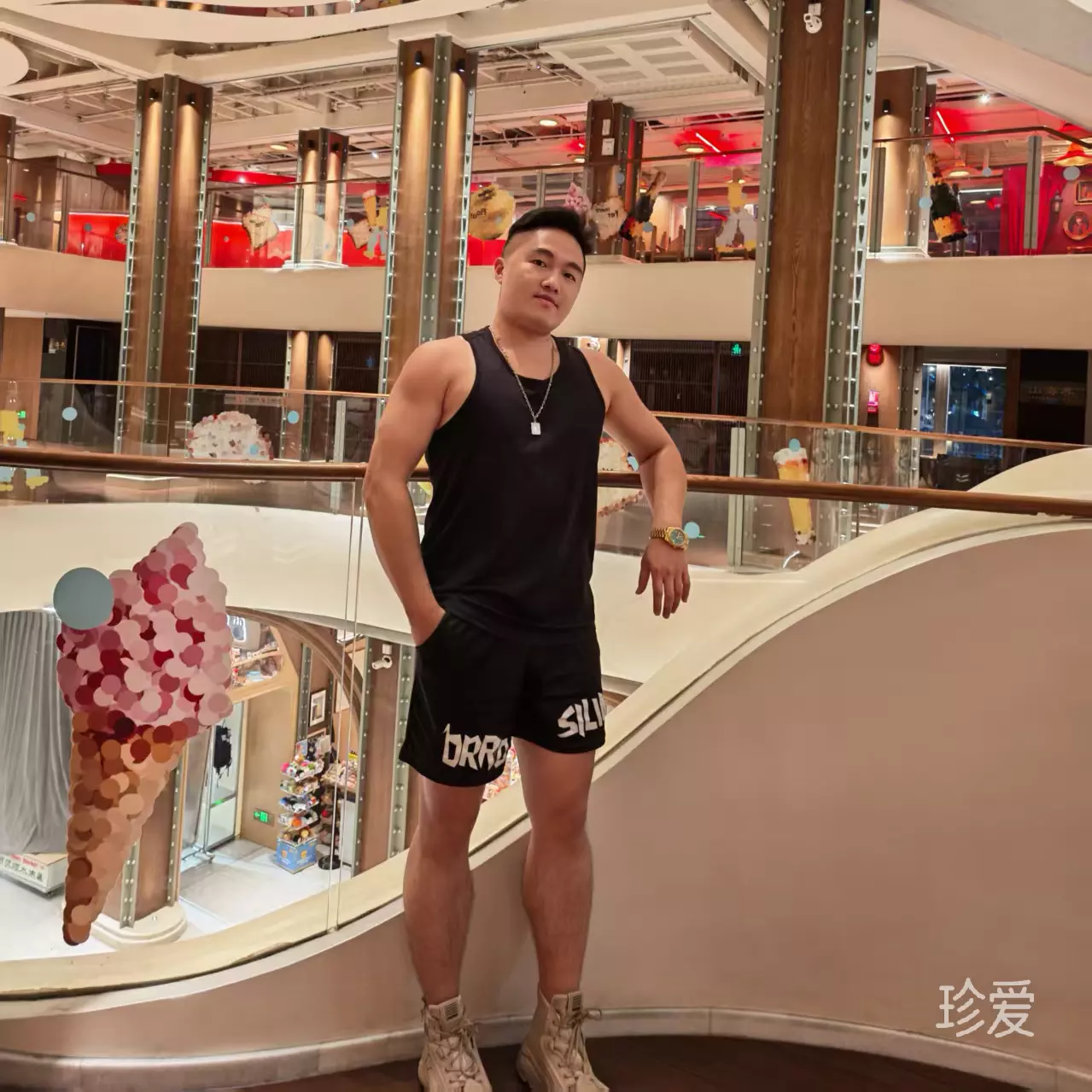 这个男人不太冷
