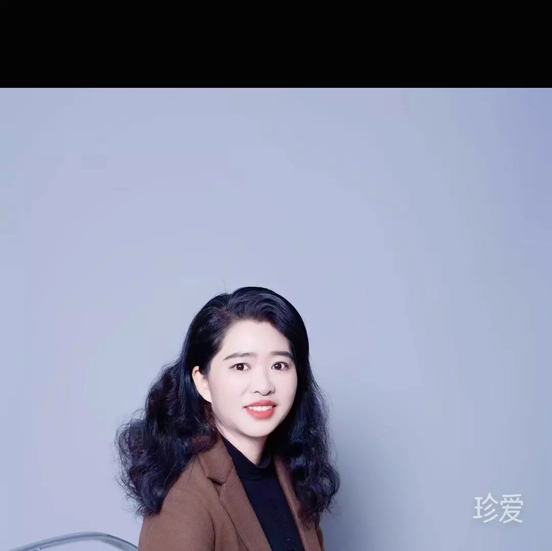 阳光下的蓝天