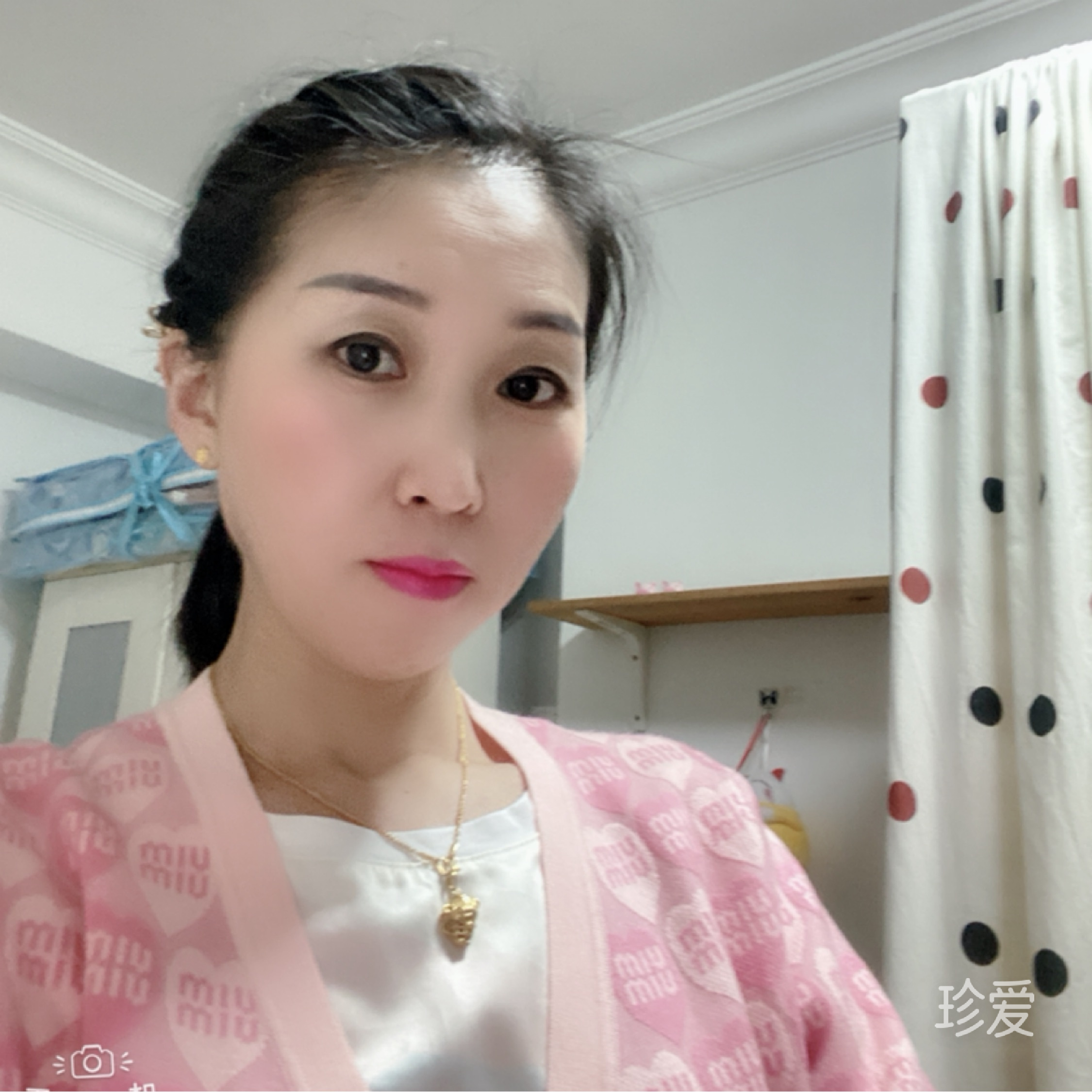 凡世出尘