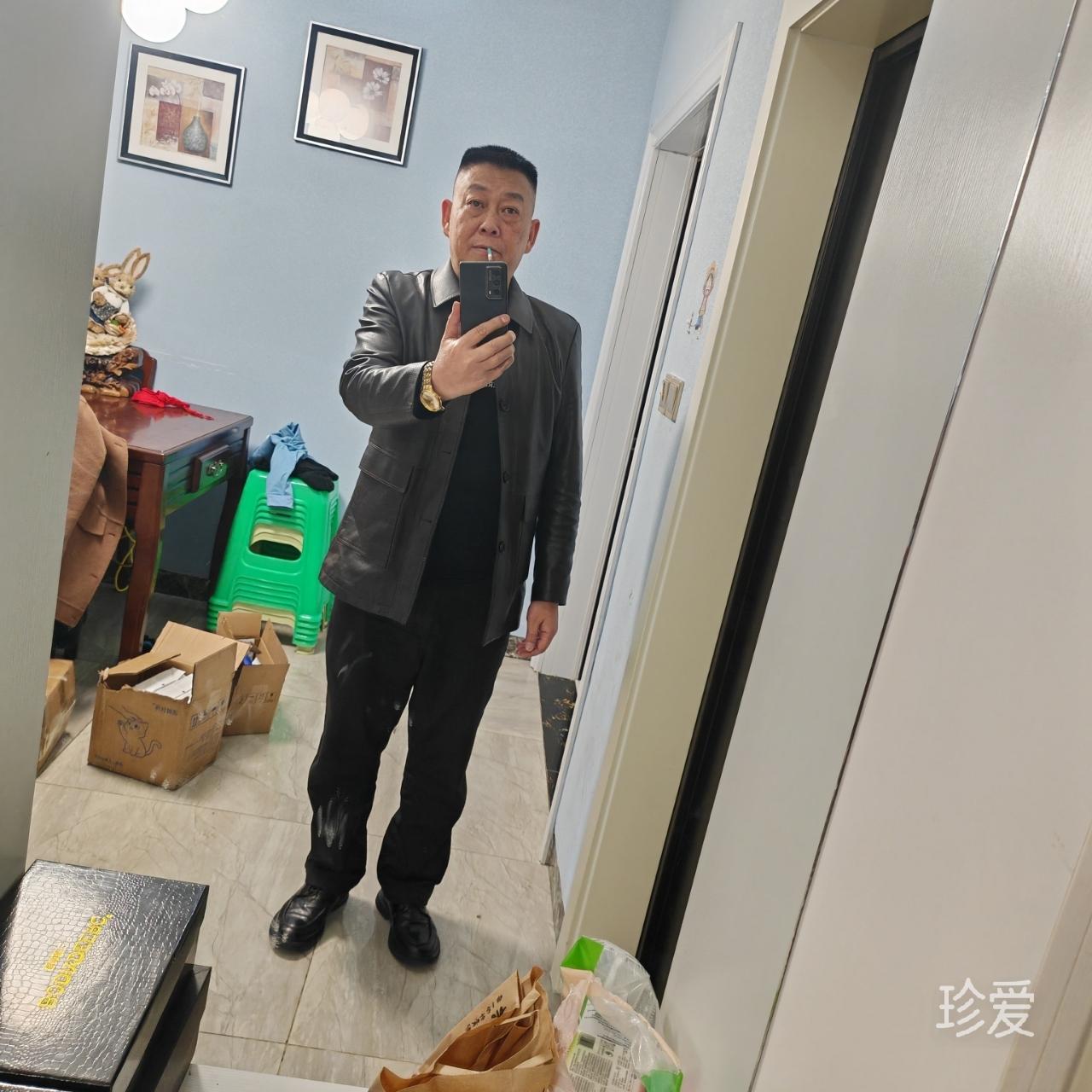 落落冷涧滨