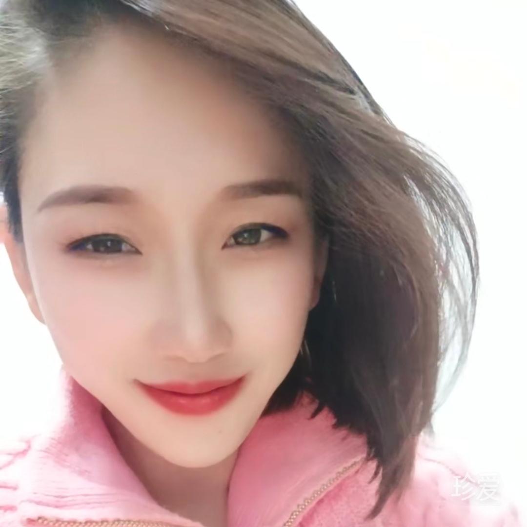 摇曳在风中的小草