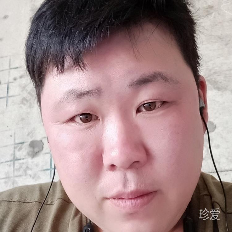 強忍的笑容背後