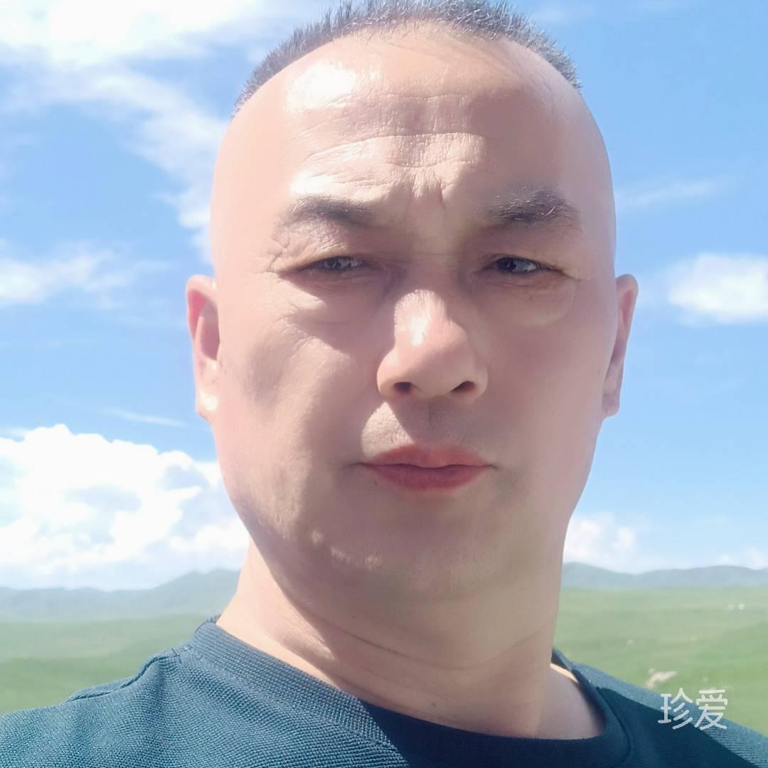 依岩