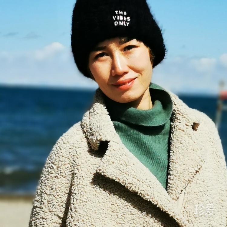 她很宅却很喜欢旅游