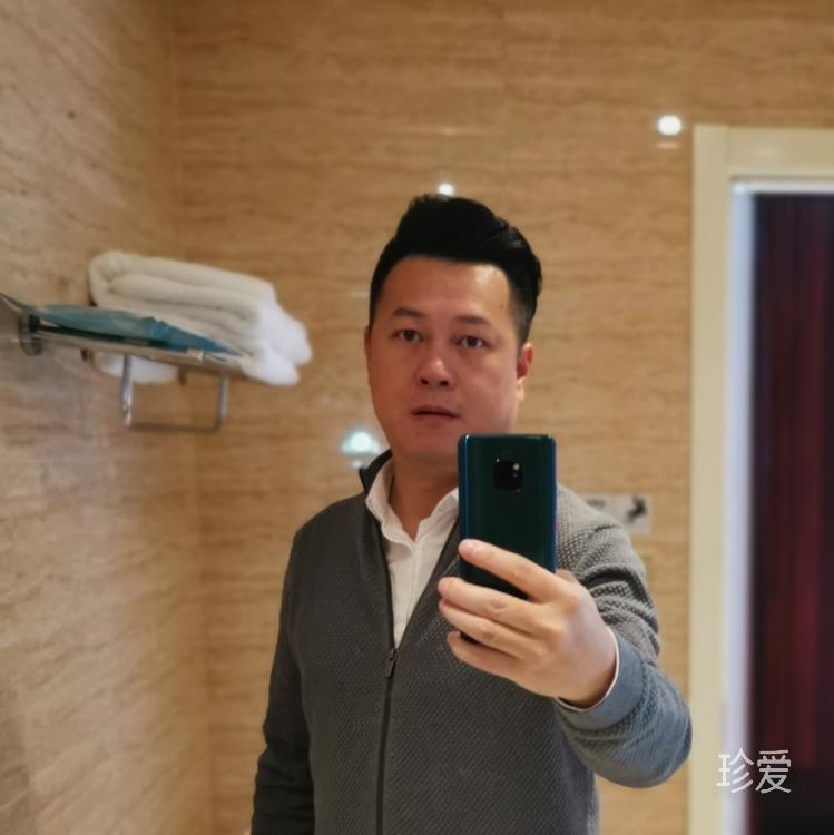 坐在山頂看日出