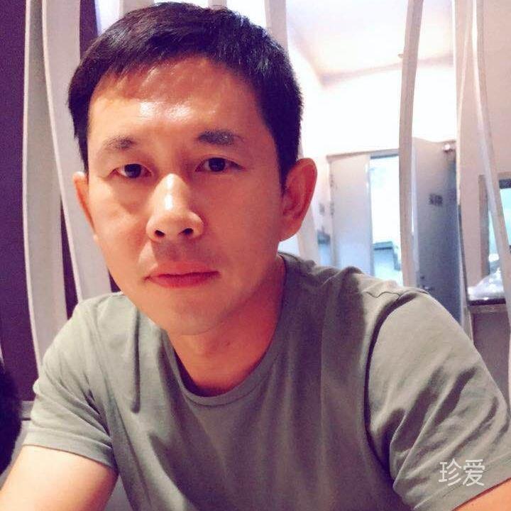 孤獨(dú)的木船