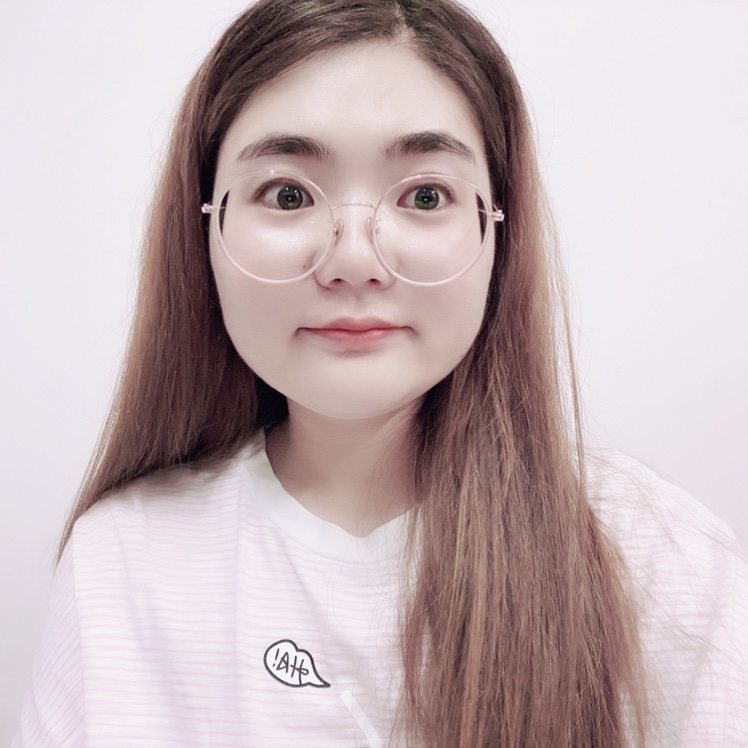 歡樂的闊嘴鳥在公