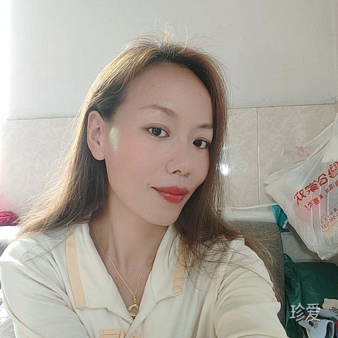 阳光照在屋檐下