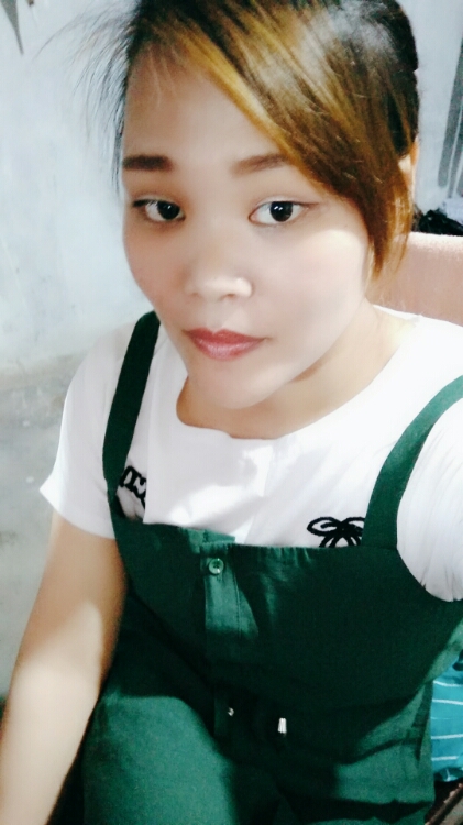 格格不入的微笑