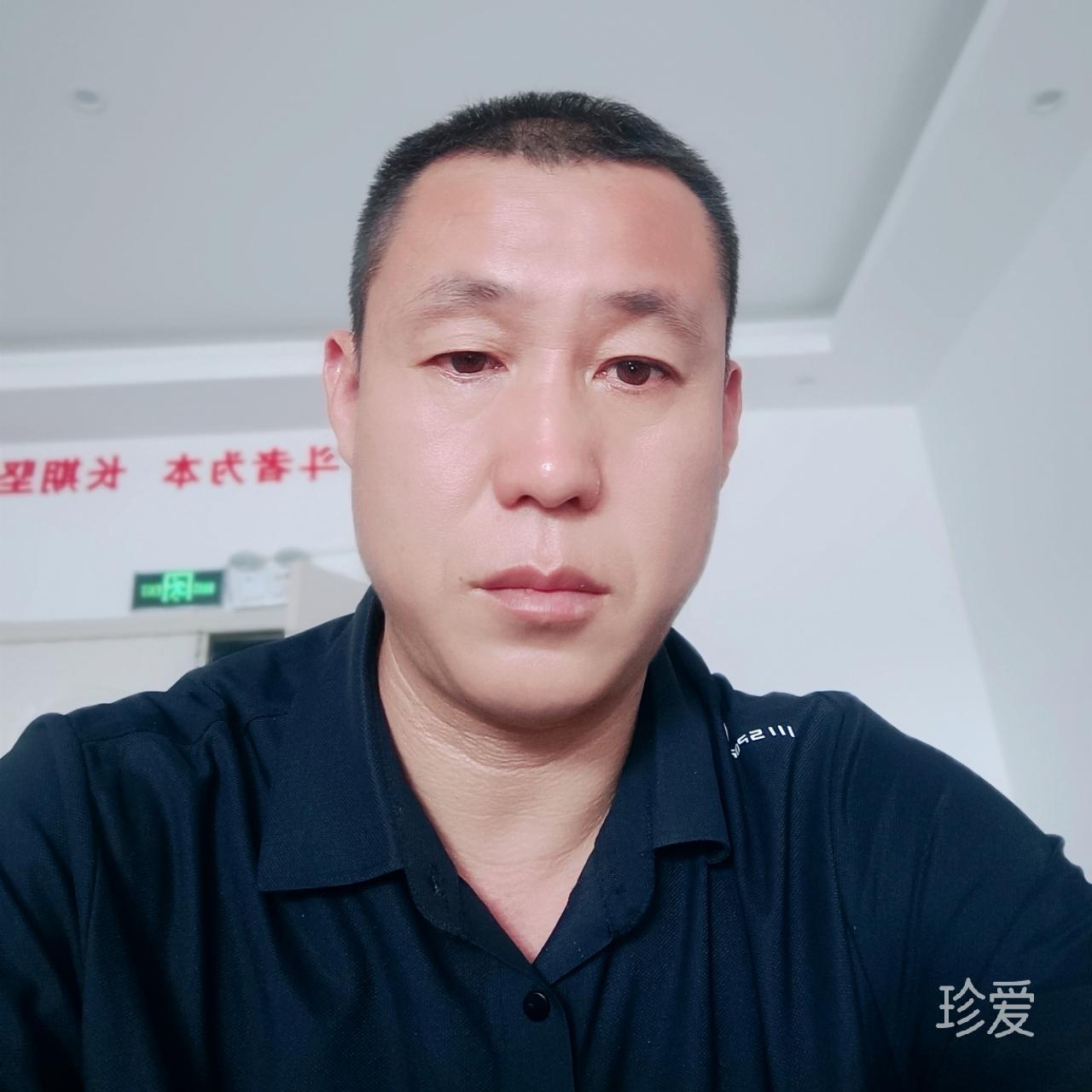 等待靠岸的船