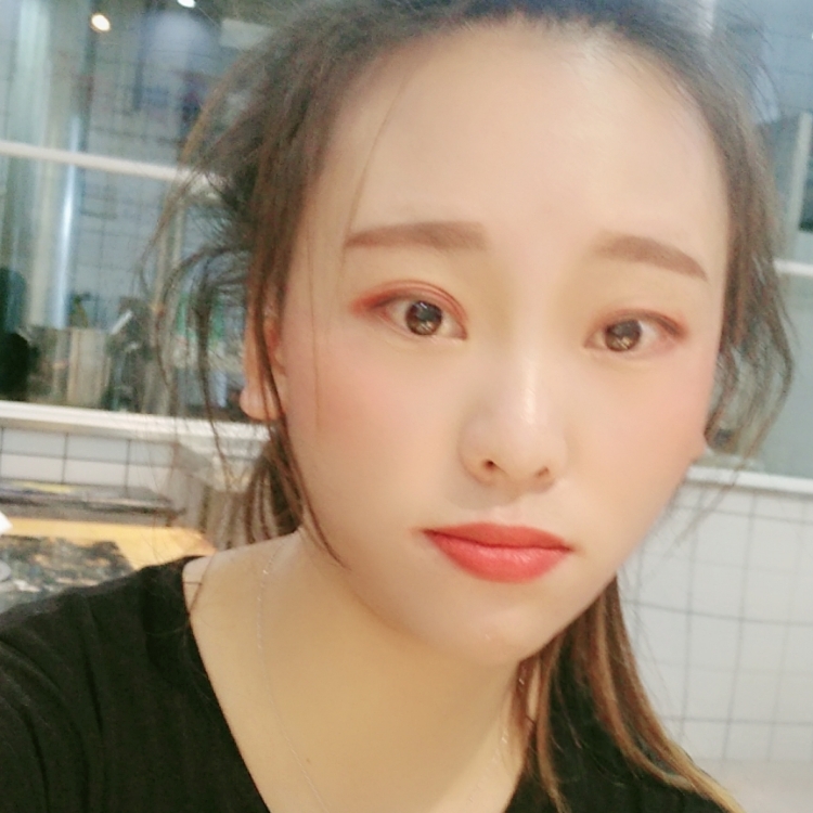 泡芙味的小仙女