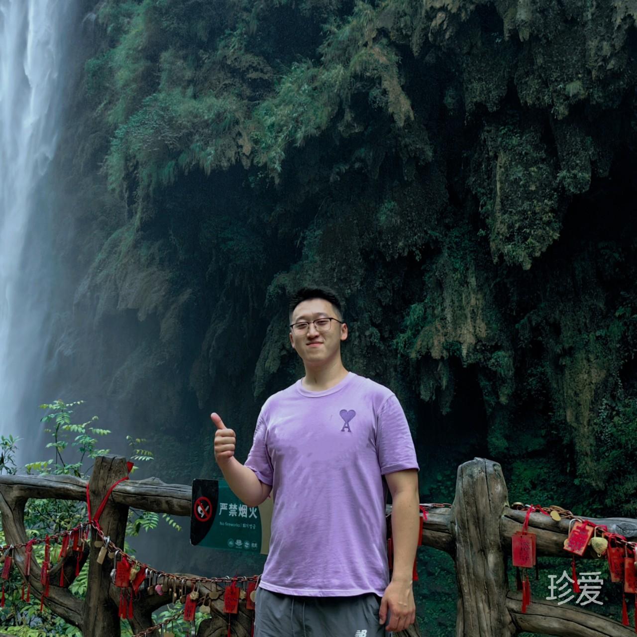 一個(gè)腦瓜兩個(gè)大